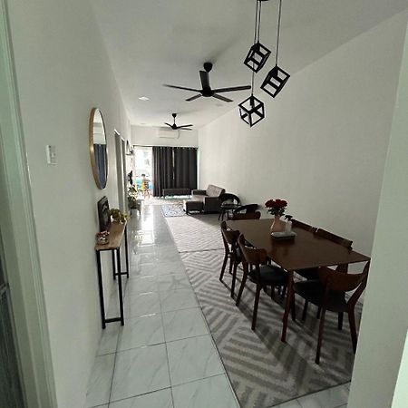 Zh Homestay Teluk Batik Lumut Extérieur photo