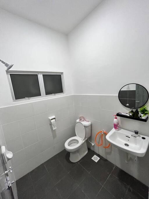 Zh Homestay Teluk Batik Lumut Extérieur photo