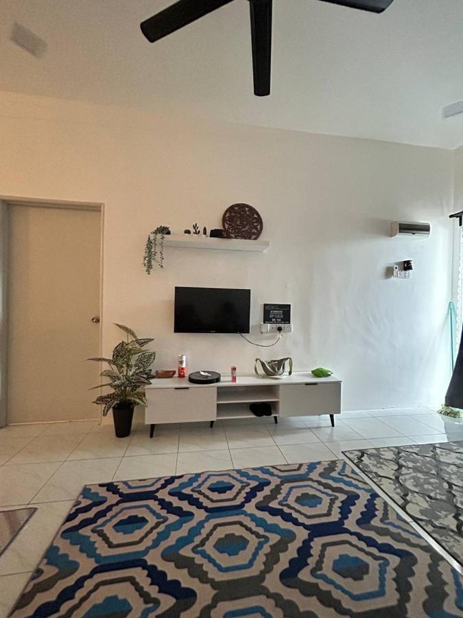 Zh Homestay Teluk Batik Lumut Extérieur photo